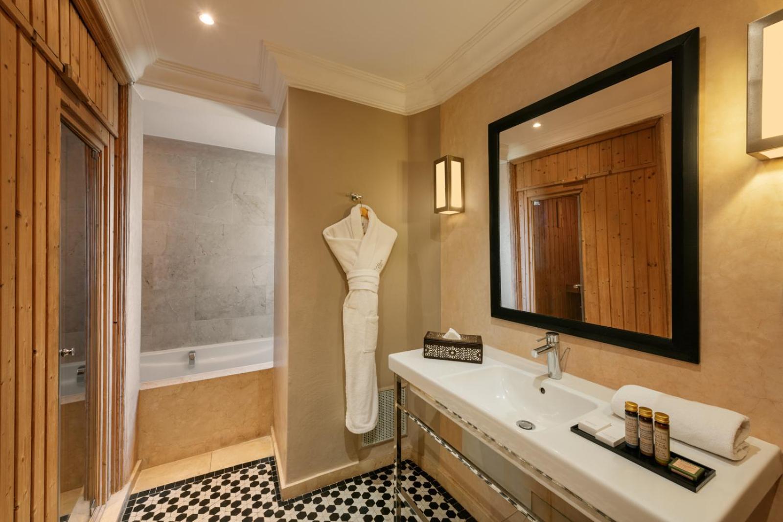 이베르나지 호텔 앤드 스파 마라케시 외부 사진 A bathroom at the hotel